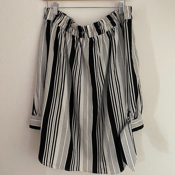 It Girl Black and White Off Shoulder Blouse NWT - Picture 2 of 9